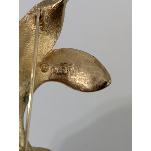 Pegasus Coro Gold Tone Flower Lillies‎ Pin Brooch Vintage Signed - Picture 4 of 5